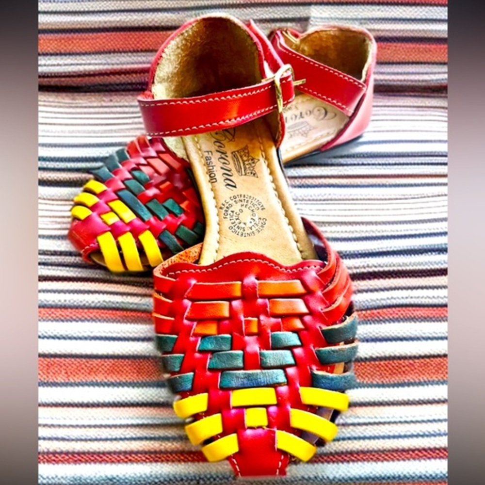 Very unique Girl sandals size 13